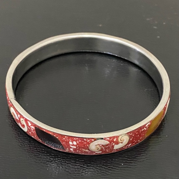 Vintage Unsigned Enamel Inlay Mother of Pearl and Shell Bangle Bracelet - Picture 6 of 13